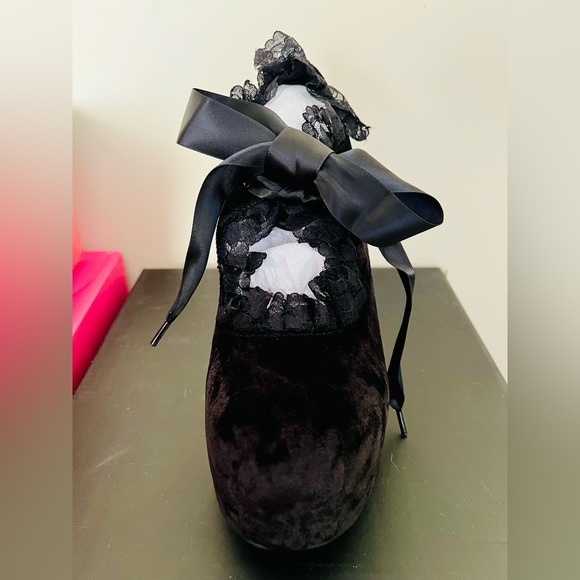 NIB Dolls Kill Widow Nocturnal Garden Platform Mary Janes in Black Velvet & Lace - Picture 6 of 16